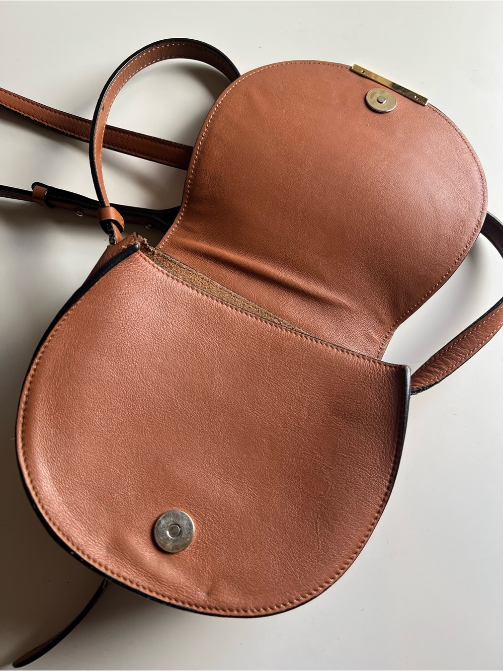 Cuyana mini flap saddle bag leather crossbody shoulder purse caramel tan camel - Picture 3 of 15